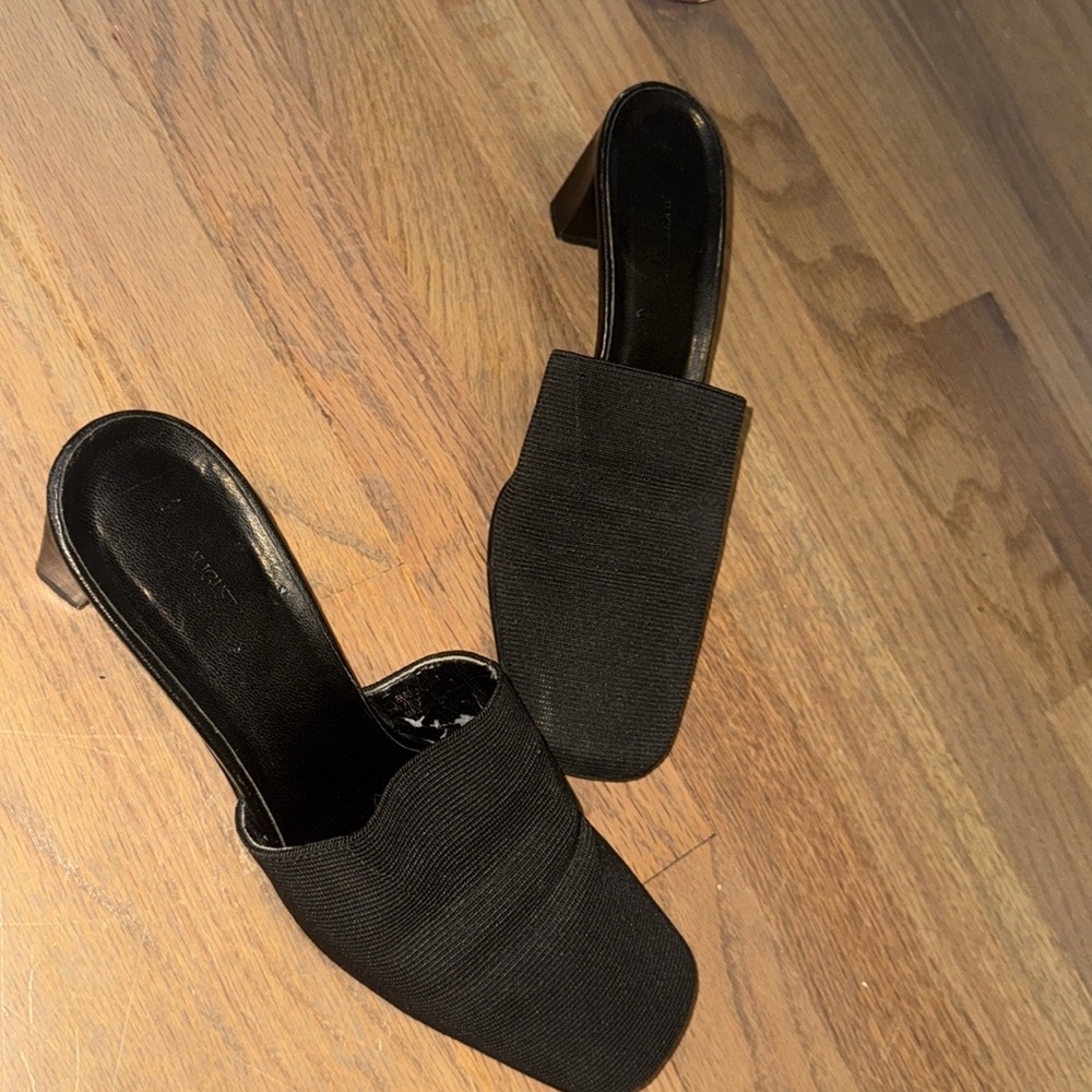 August Max made in Italy women’s heel loafer 7 women’s